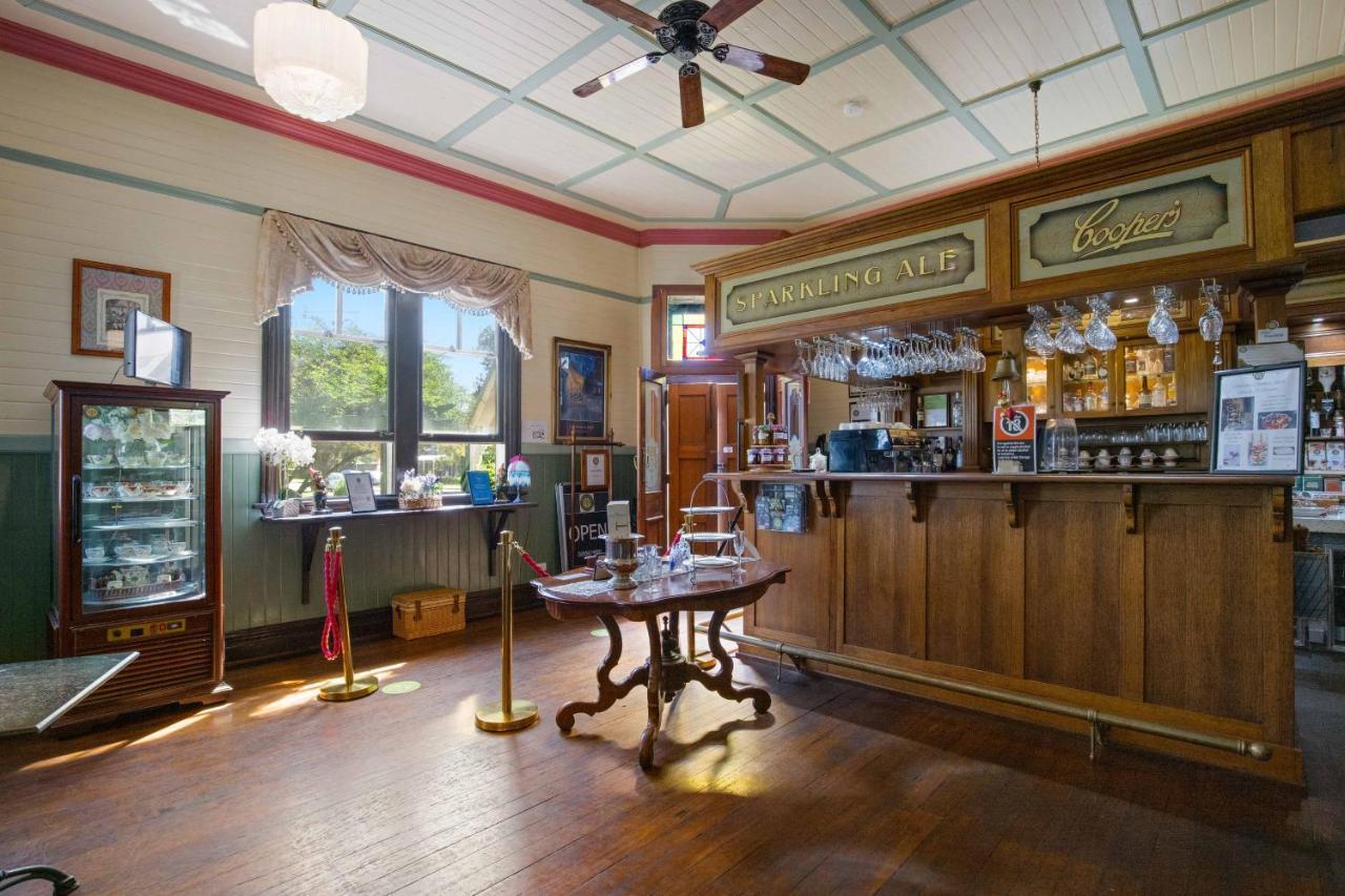 هات هيد The Old Bank Gladstone Licensed Restaurant & Boutique Accommodation المظهر الخارجي الصورة